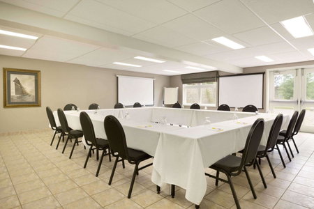 Days Inn by Wyndham Orillia, Orillia, Canada