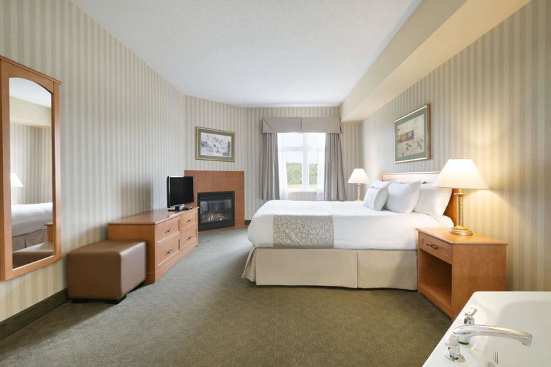 Days Inn by Wyndham Orillia, Orillia, Canada