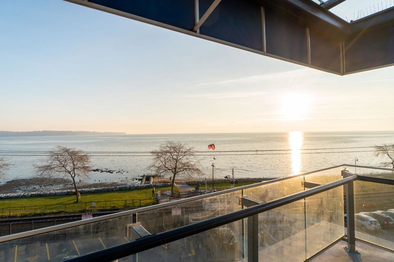 Ocean Promenade Hotel, White Rock, Canada