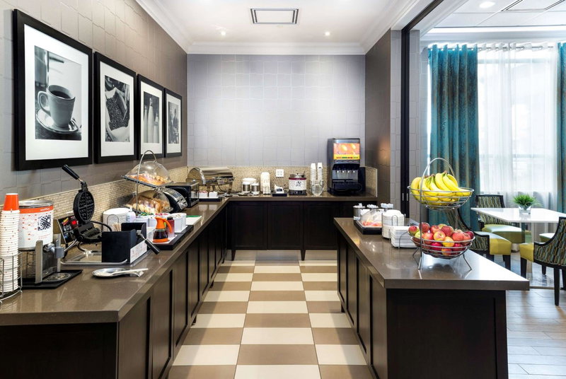 Hampton Inn & Suites by Hilton Bolton, Mount Olive-Silverstone-Jamestown, Canada