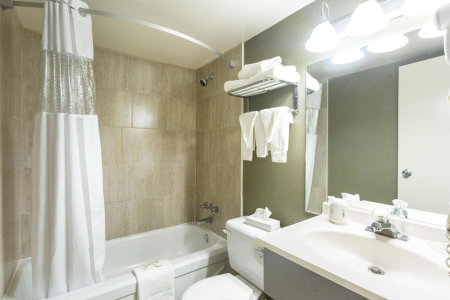Days Inn by Wyndham Fallsview, Niagara Falls, Canada