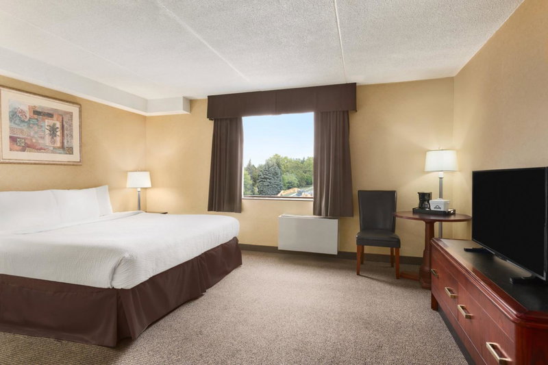 Days Inn by Wyndham Fallsview, Niagara Falls, Canada