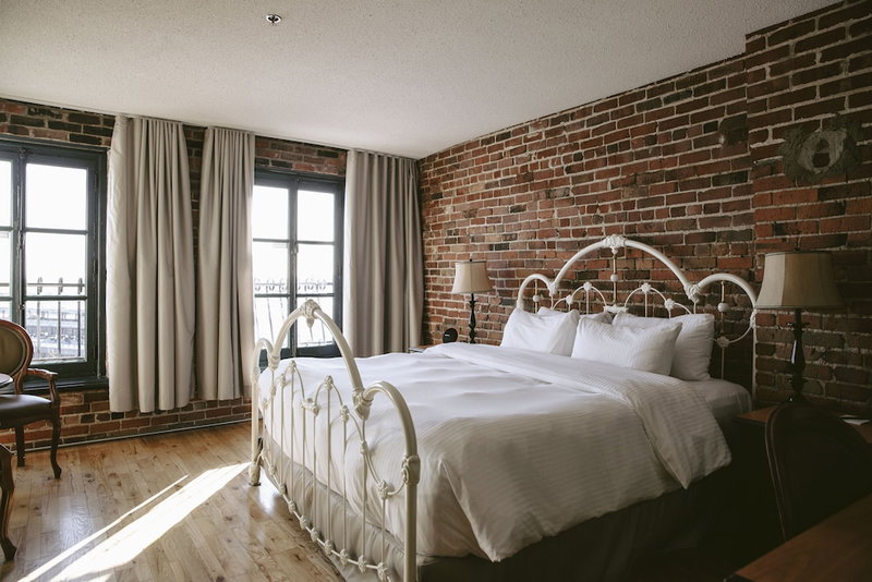 Auberge du Vieux-Port, Montreal, Canada
