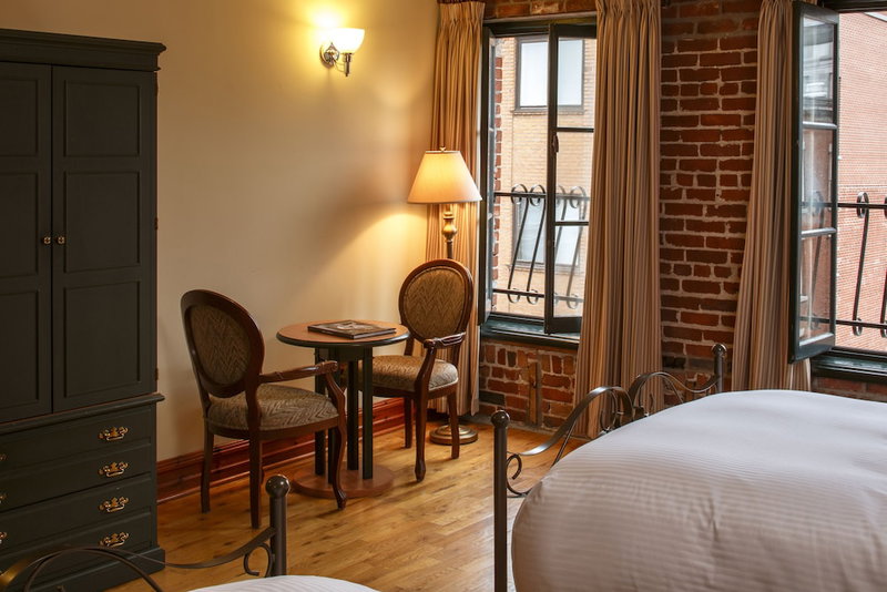 Auberge du Vieux-Port, Montreal, Canada