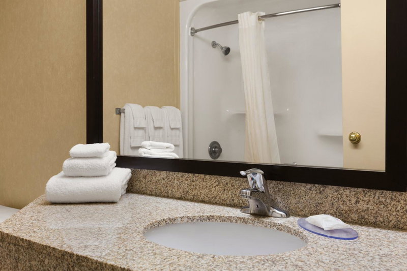 Travelodge by Wyndham Barrie, Barrie, Canada
