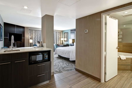 Hampton Inn & Suites by Hilton Calgary-Airport, Calgary, Canada