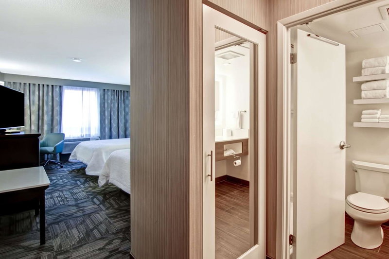 Hampton Inn & Suites by Hilton Calgary-Airport, Calgary, Canada