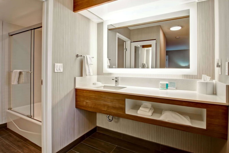 Hampton Inn & Suites by Hilton Calgary-Airport, Calgary, Canada