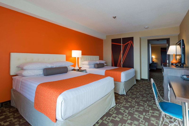 Howard Johnson Plaza by Wyndham by the Falls Niagara Falls, Niagara Falls, Canada