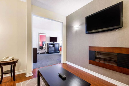 Quality Inn & Suites 5585 Ambler Drive Mississauga Ontario, Eringate-Centennial-West Deane, Canada