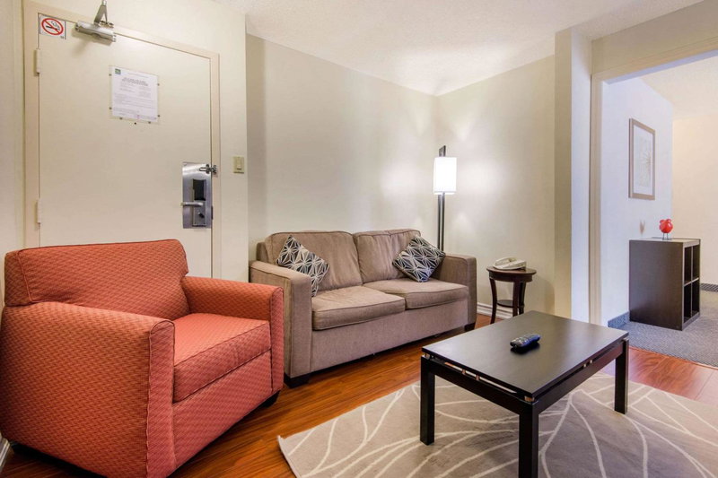 Quality Inn & Suites 5585 Ambler Drive Mississauga Ontario, Eringate-Centennial-West Deane, Canada