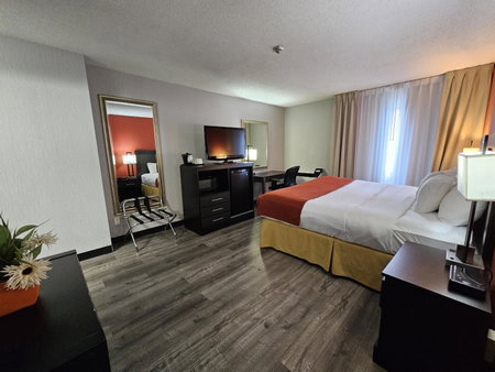 Quality Inn & Suites 5585 Ambler Drive Mississauga Ontario, Eringate-Centennial-West Deane, Canada