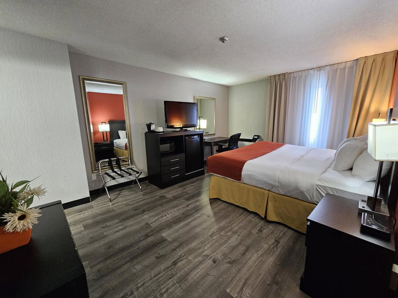 Quality Inn & Suites 5585 Ambler Drive Mississauga Ontario, Eringate-Centennial-West Deane, Canada