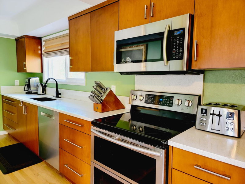 James Bay Inn Hotel, Suites & Cottage, Victoria, Canada