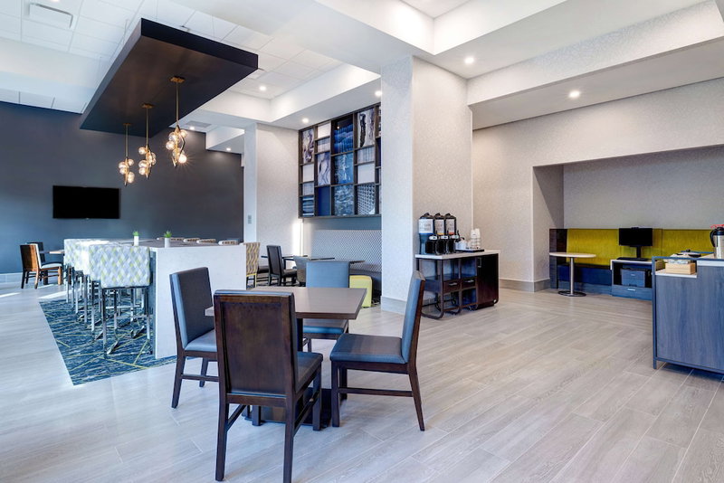 Hampton Inn & Suites by Hilton Burlington Toronto, Burlington, Canada