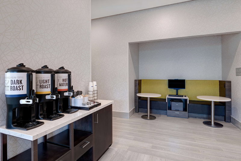 Hampton Inn & Suites by Hilton Burlington Toronto, Burlington, Canada