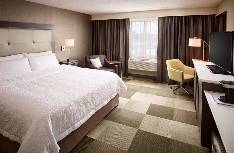 Hampton Inn by Hilton Sarnia/Point Edward, Sarnia, Canada