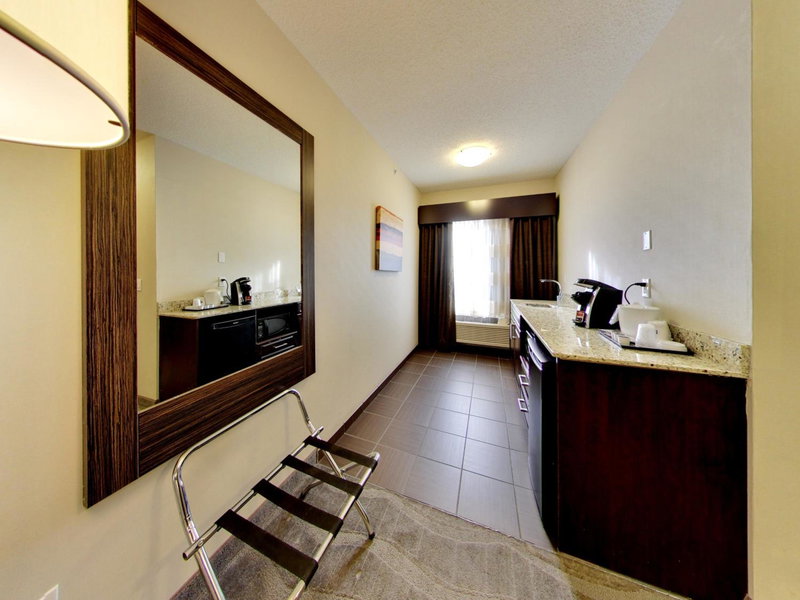 Holiday Inn Express Hotel & Suites - Edmonton International Airport by IHG, Leduc, Canada
