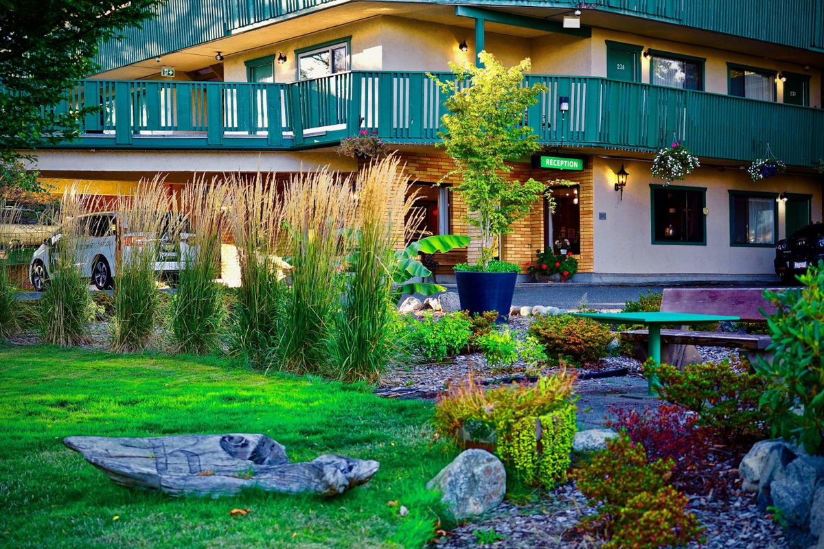 Robin Hood Inn and Suites, Canada