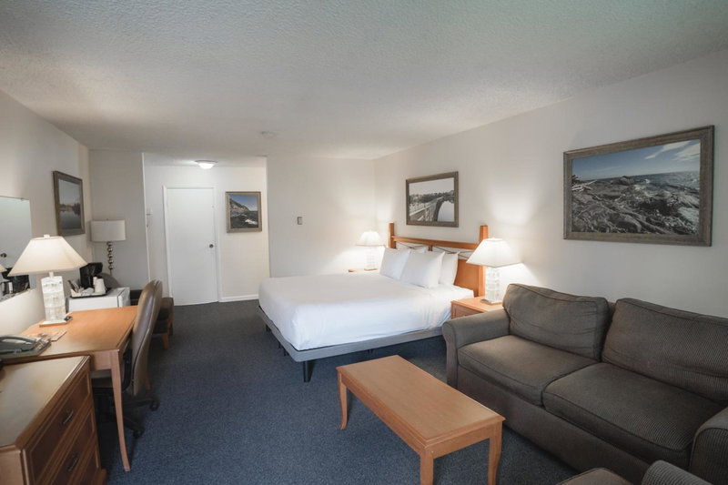 Robin Hood Inn and Suites, Esquimalt, Canada