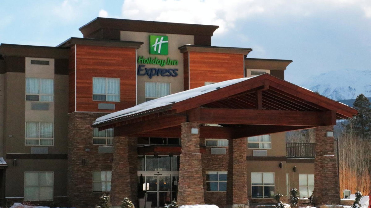 Holiday Inn Express Golden-Kicking Horse by IHG, Canada