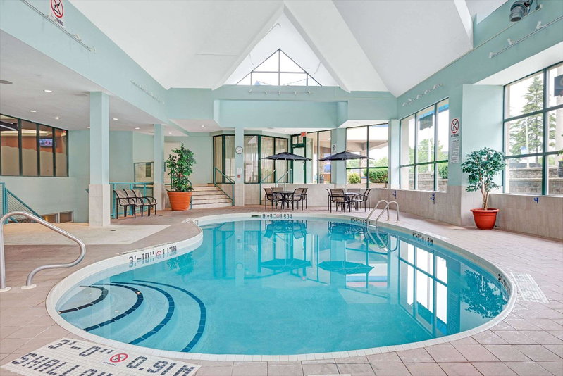 Ramada by Wyndham Niagara Falls/Fallsview, Niagara Falls, Canada