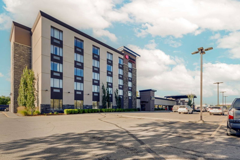Best Western Premier Denham Inn & Suites, Leduc, Canada