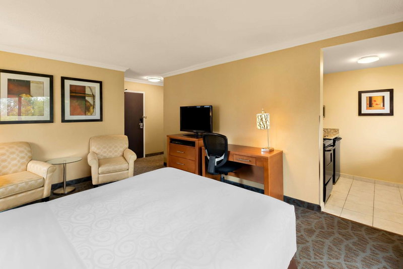 Best Western PLUS Inner Harbour Hotel, Victoria, Canada