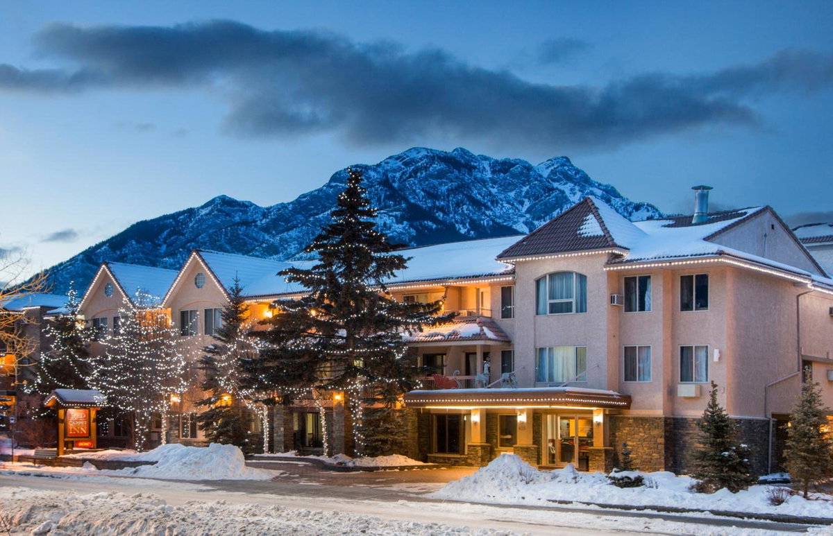 Hotel · Red Carpet Inn, Banff