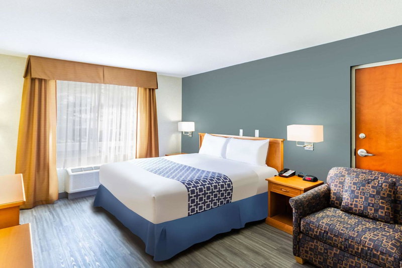 Econo Lodge Inn & Suites Calgary - University, Calgary, Canada