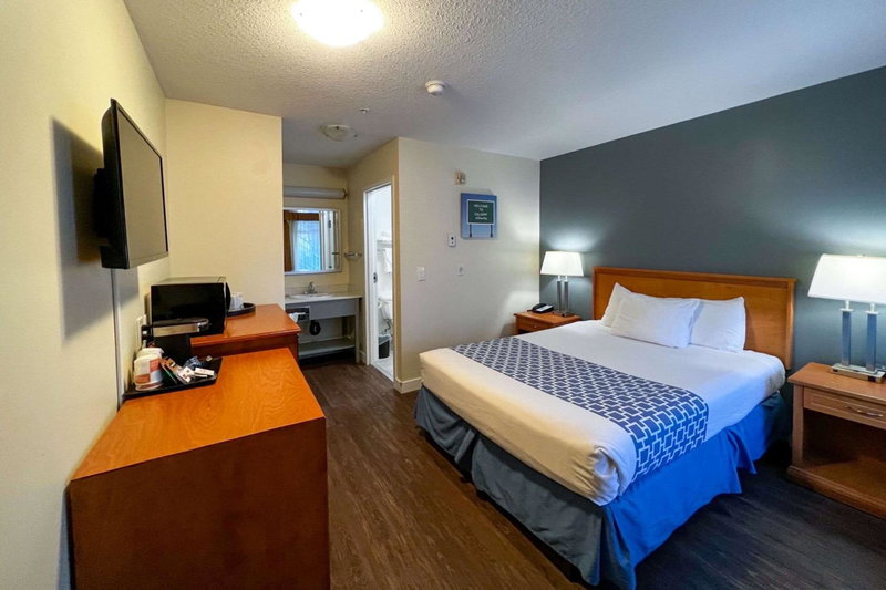 Econo Lodge Inn & Suites Calgary - University, Calgary, Canada