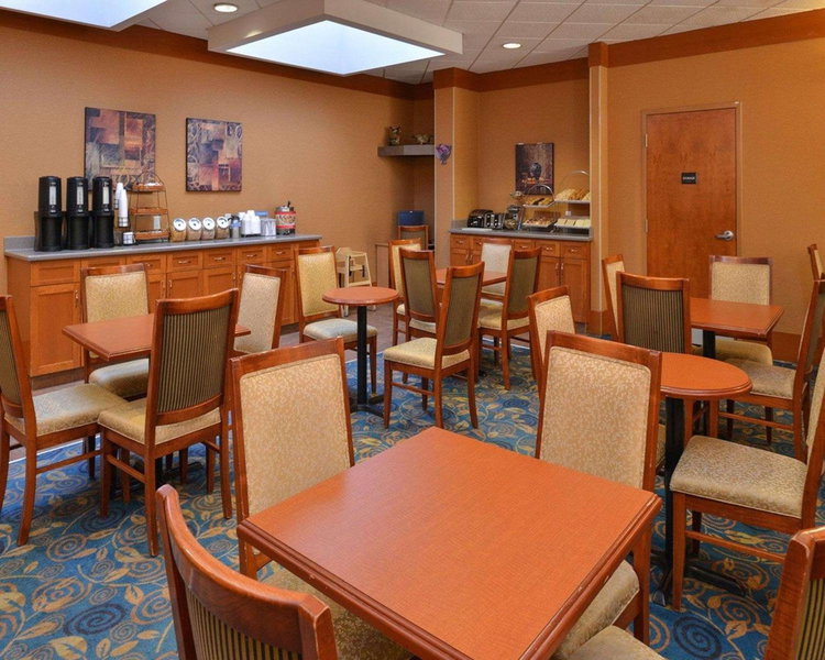 Econo Lodge Inn & Suites Calgary - University, Calgary, Canada