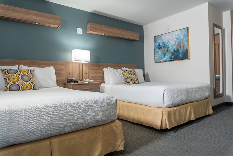 Days Inn & Suites by Wyndham Niagara Falls Centre St. By the Falls, Niagara Falls, Canada