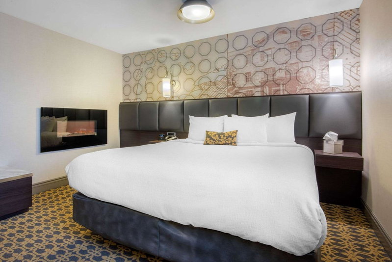 The Champlain Waterfront Hotel, an Ascend Collection Hotel, Orillia, Canada
