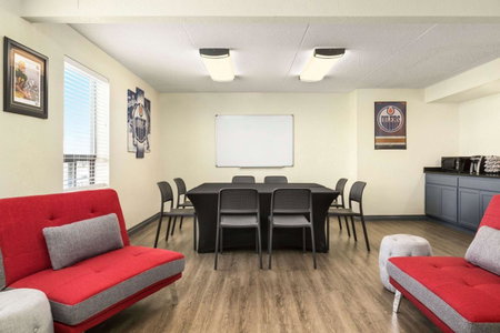Travelodge by Wyndham Edmonton West, St. Albert, Canada
