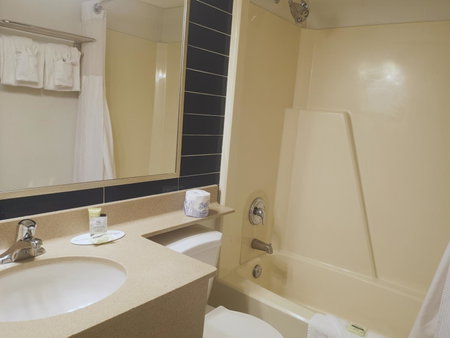Travelodge by Wyndham Edmonton West, St. Albert, Canada