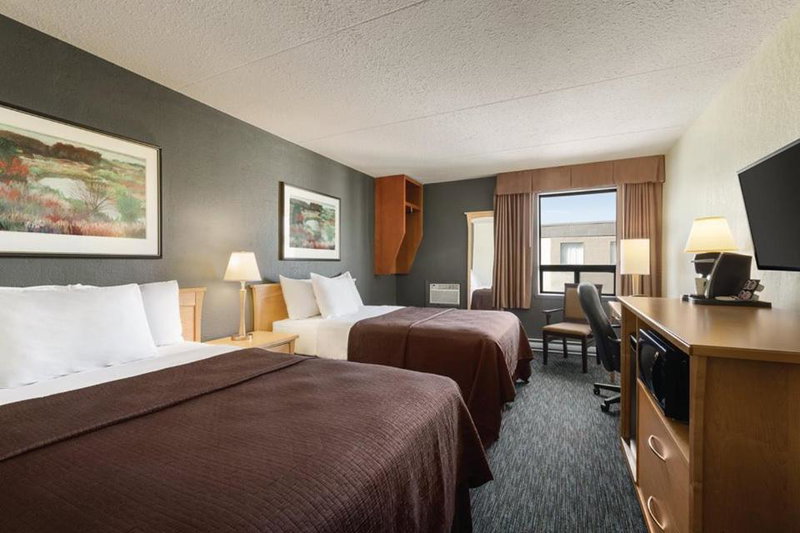 Travelodge by Wyndham Edmonton West, St. Albert, Canada