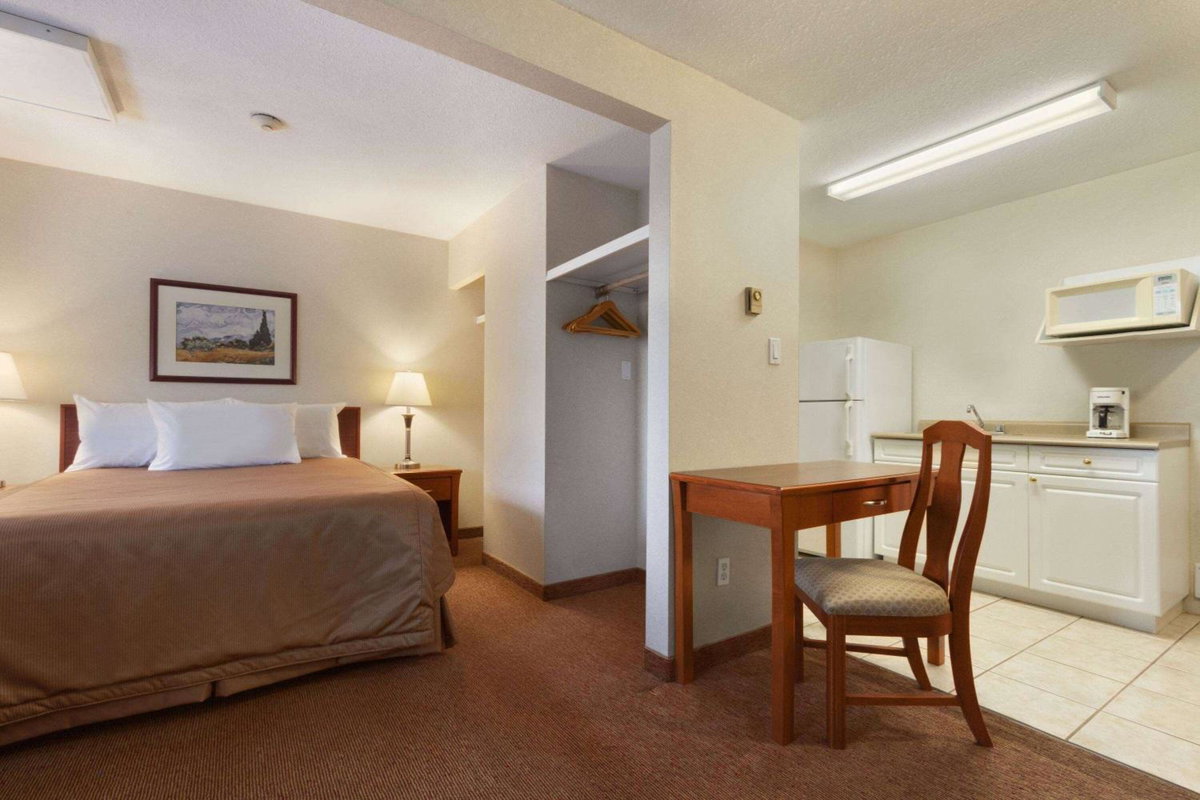 Travelodge by Wyndham Langley, Canada