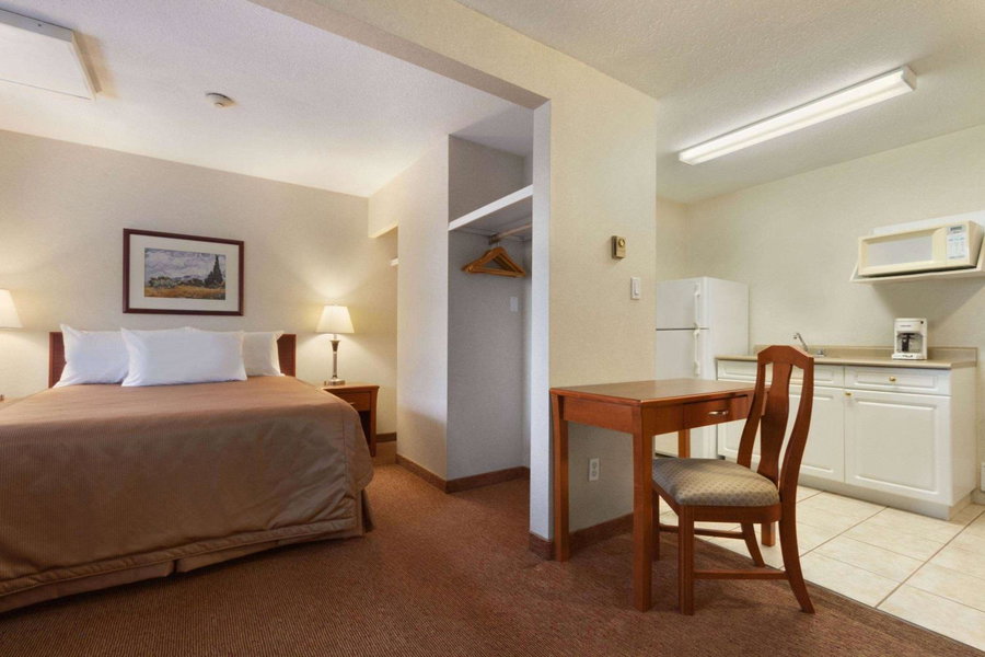 Travelodge by Wyndham Langley, Langley, Canada