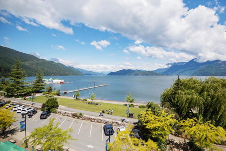 Harrison Beach Hotel, Chilliwack, Canada