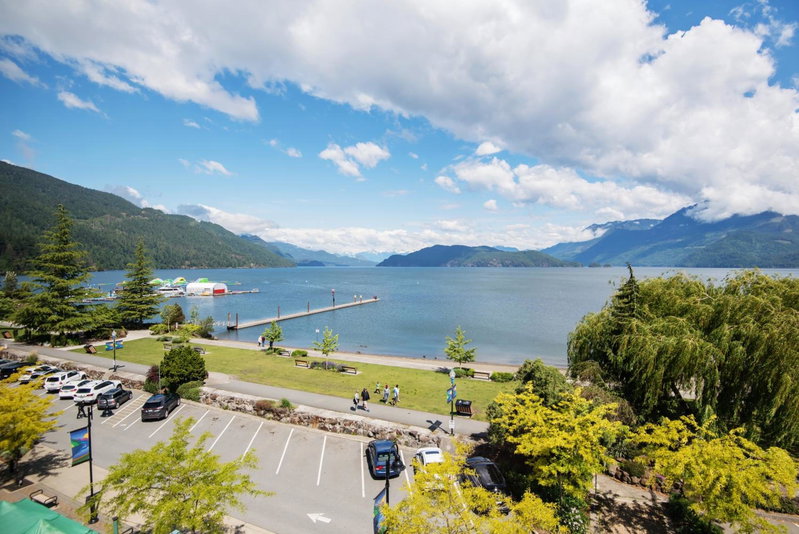 Harrison Beach Hotel, Chilliwack, Canada
