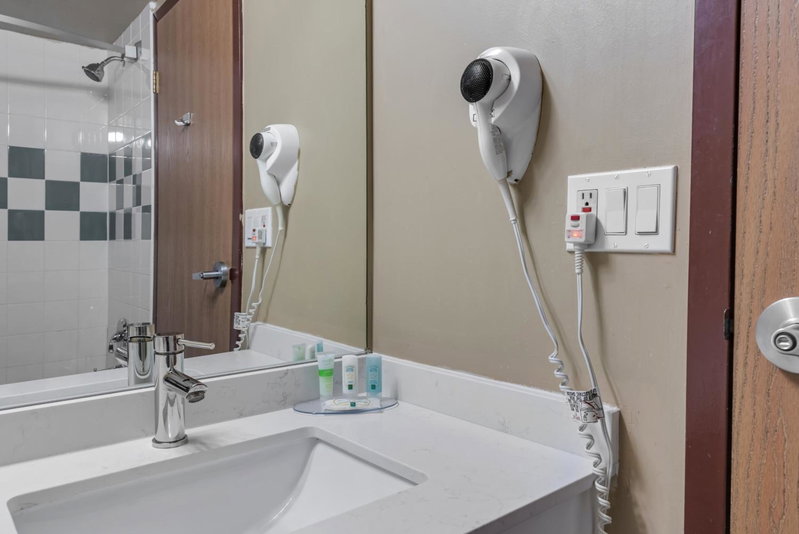 Quality Inn & Suites, Grimsby, Canada