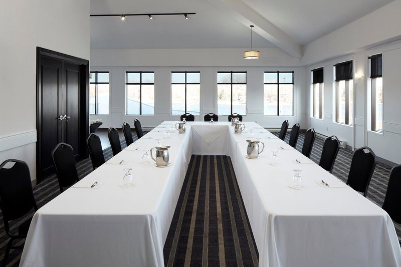 Hôtel Rive Gauche, Beloeil, Canada