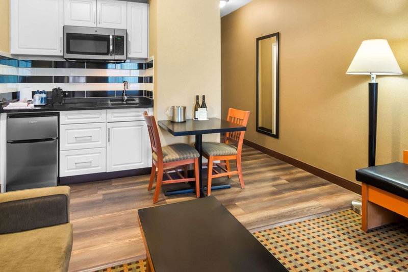 Best Western Plus Osoyoos Hotel & Suites, Osoyoos, Canada