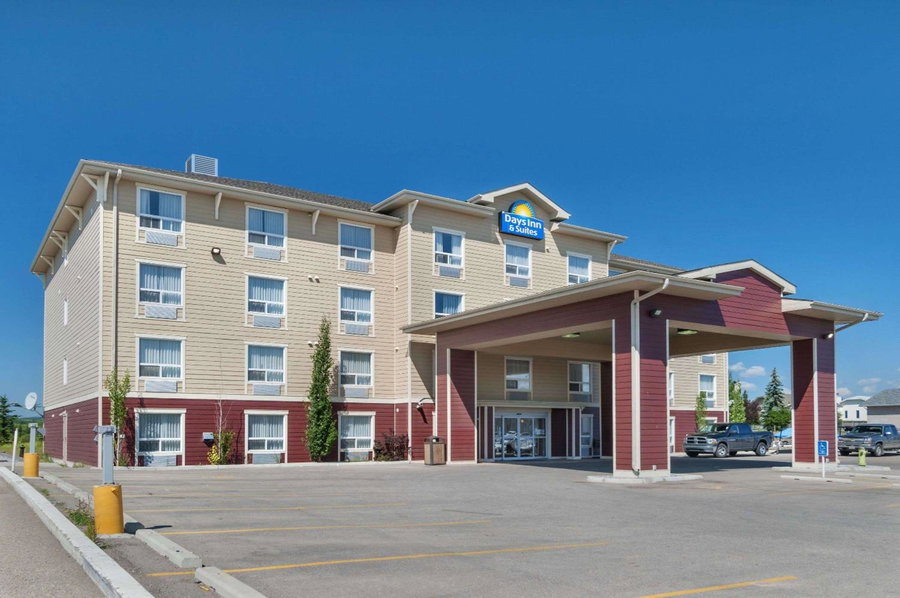 Days Inn & Suites by Wyndham Cochrane, Cochrane, Canada