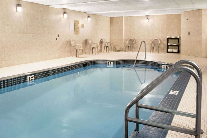 Days Inn & Suites by Wyndham Cochrane, Cochrane, Canada