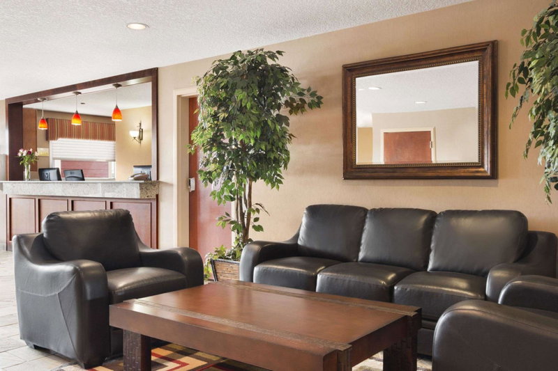 Days Inn & Suites by Wyndham Cochrane, Cochrane, Canada
