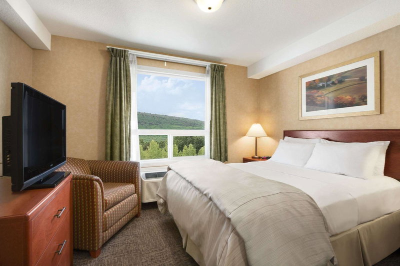 Days Inn & Suites by Wyndham Cochrane, Cochrane, Canada