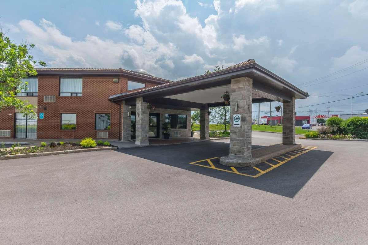 Hotel · Comfort Inn, Levis