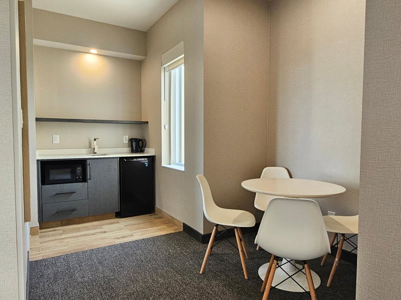 Vittoria Hotel & Suites, Niagara Falls, Canada